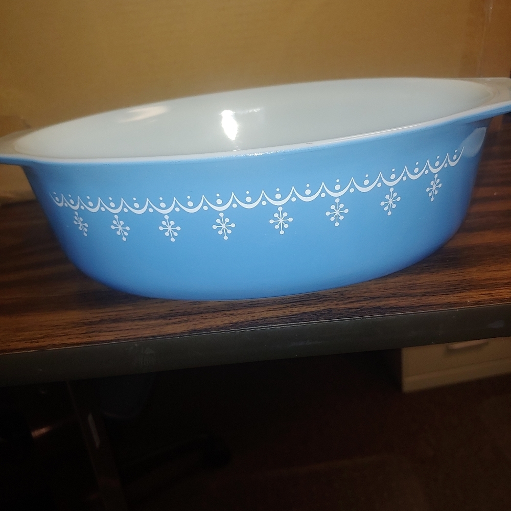 Vintage Pyrex Blue Snowflake Garland Casserole